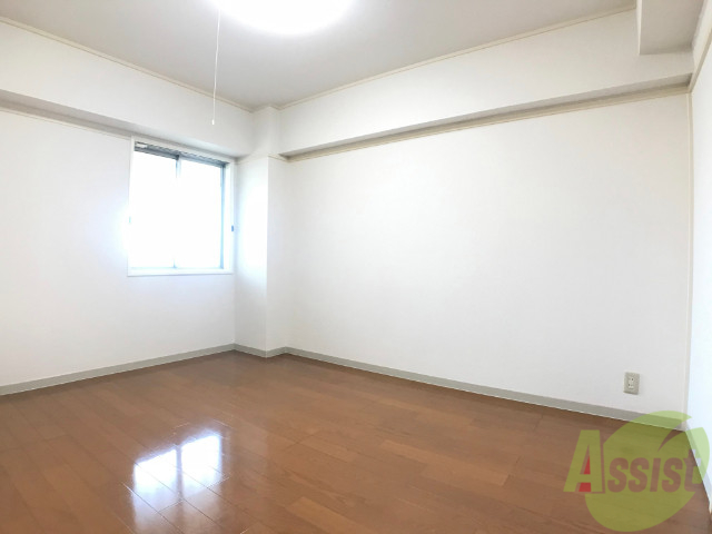 その他部屋・スペース　６帖の洋室があります。寝室にしたいですね。