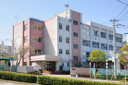 小学校　江戸川区立新田小学校（小学校）まで870m