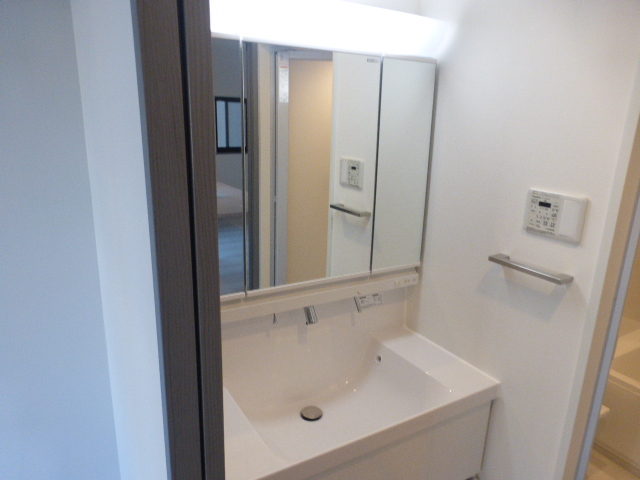 洗面設備　人気設備　ワイドレンジ、シャンプードレッサー