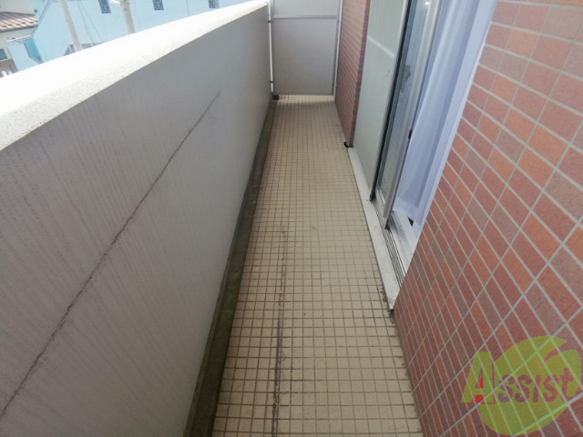 バルコニー　バルコニーは洗濯物がしっかり干せそうな広さです。