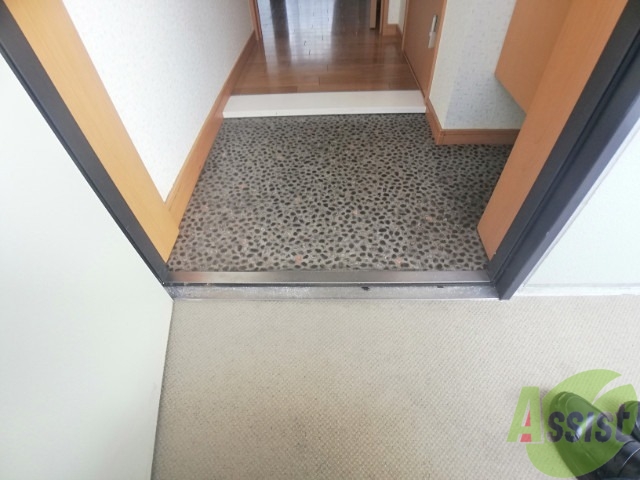 玄関　玄関はスッキリしてしますね。大きさもちょうどいいです。