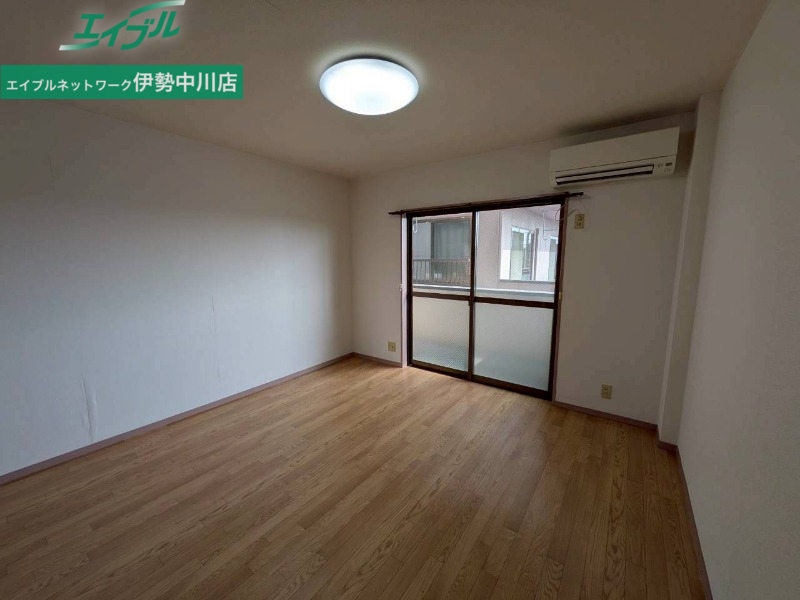 居室・リビング　同型参考写真