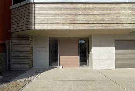 エントランス　建物の内部です