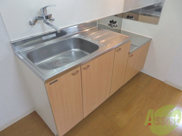 キッチン　調理スペースも確保してありますね。お料理が楽しくなりそう。