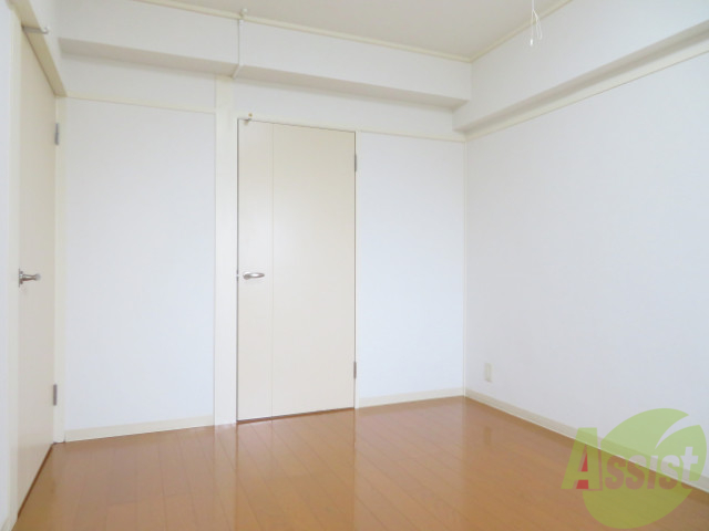 その他部屋・スペース　６帖の洋室があります。寝室にしたいですね。