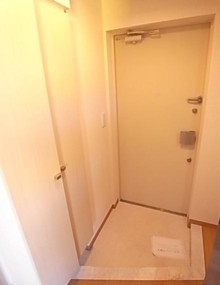 玄関　※別部屋参考写真