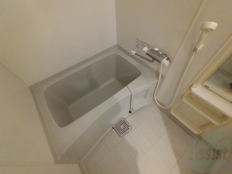 バス・シャワールーム　バスルームはこちらです。広々としてゆったり休めます。