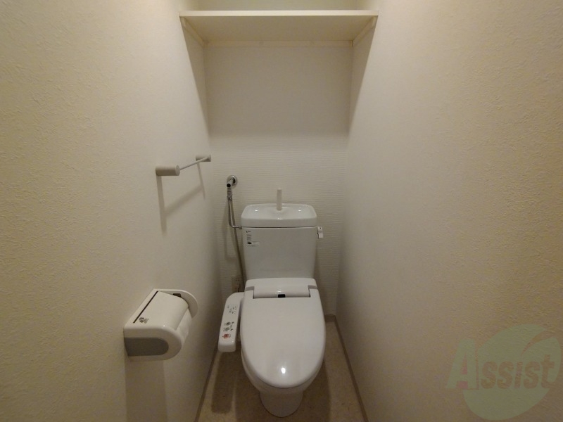 トイレ　ウォシュレット機能がついたトイレです。安心して使用できますね