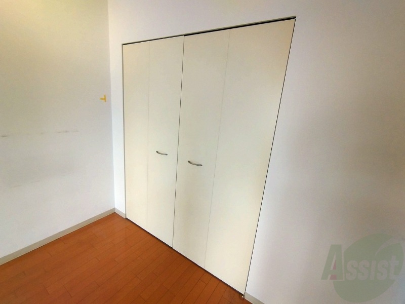 収納　寝室にあったクローゼット。荷物がたくさんあっても大丈夫。