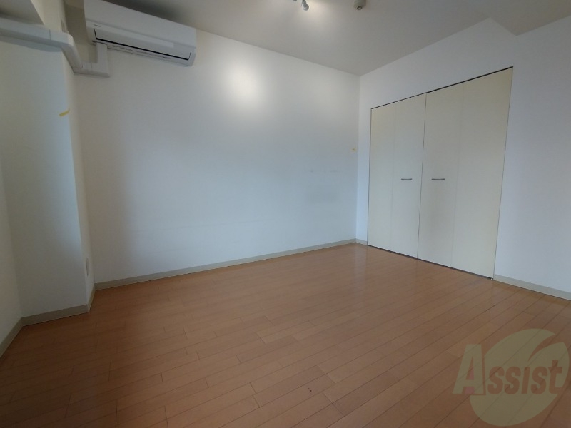 その他部屋・スペース　６．２帖の洋室です。広々として、きれいですね。