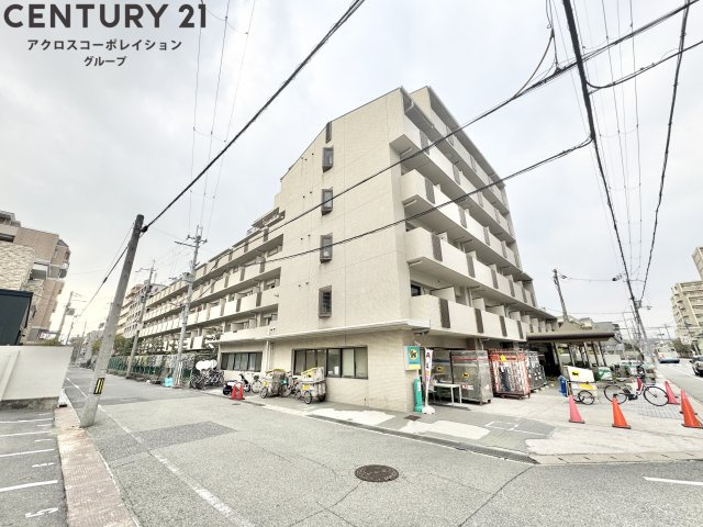 建物外観　オートロックで外部の人間が簡単に出入りできないため安心です。