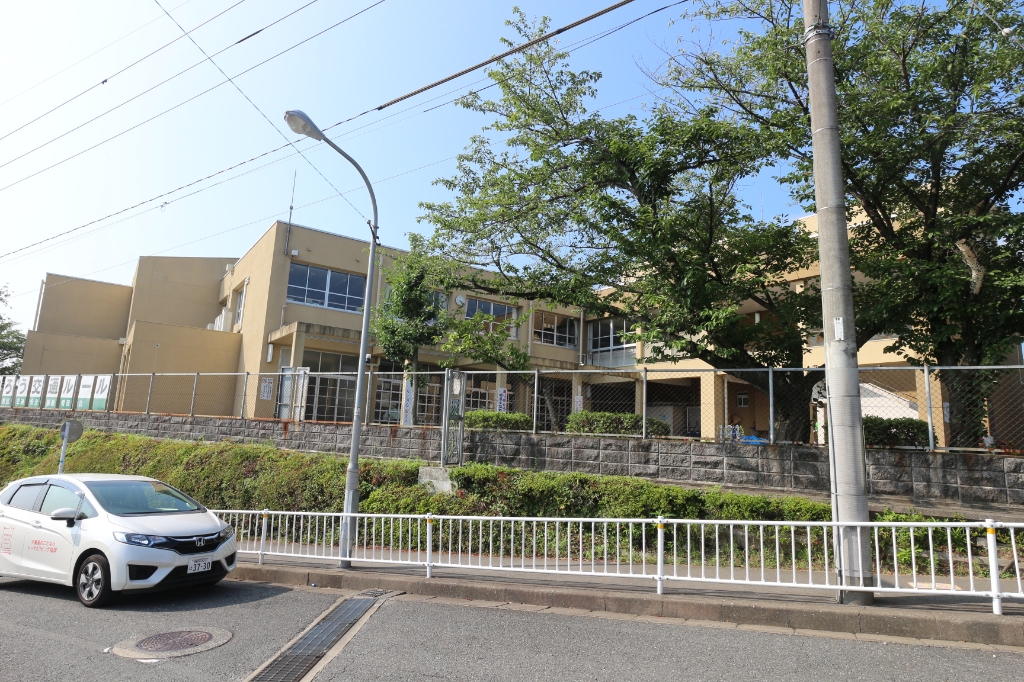 小学校　福岡市立堤丘小学校（小学校）まで1162m
