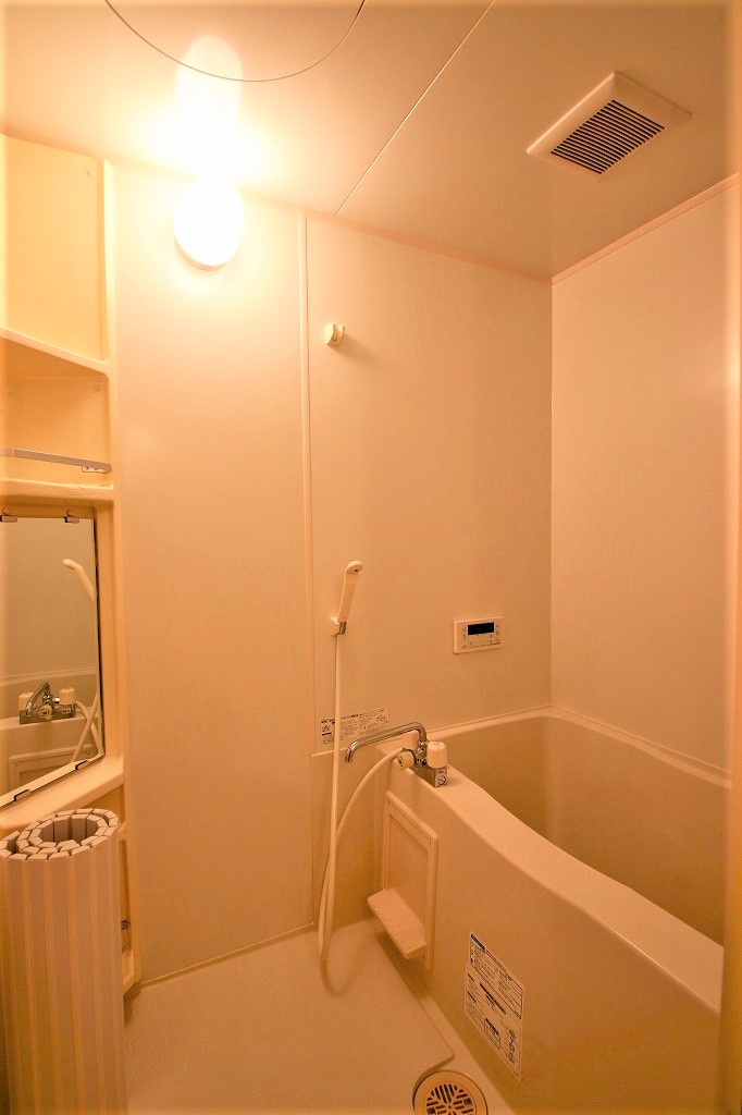 バス・シャワールーム　コンパクトで使いやすいお風呂です