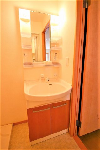 洗面設備　独立洗面台です