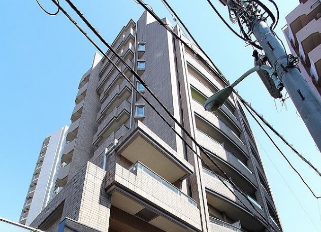 建物外観　★外壁タイル張り、重厚感のある外観★