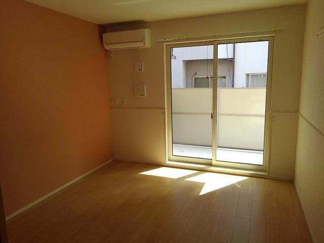 居室・リビング　明るい色調の室内です