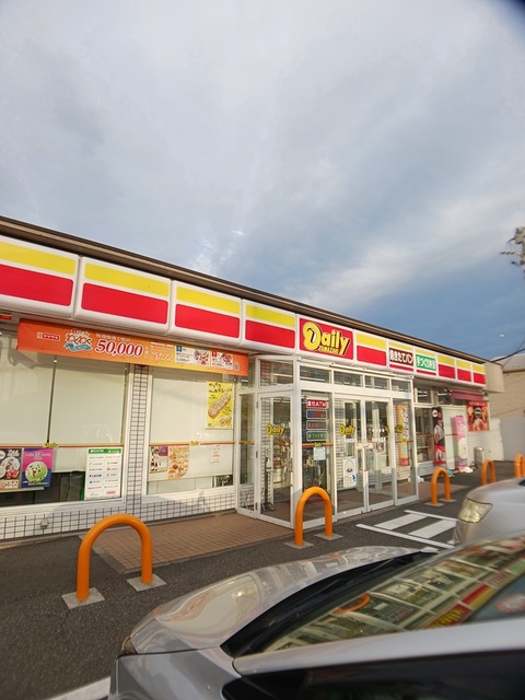 コンビニ　デイリーヤマザキ（コンビニ）まで636m