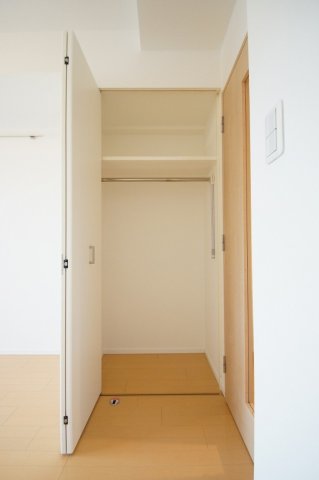 収納　ハンガーポール付のクローゼット