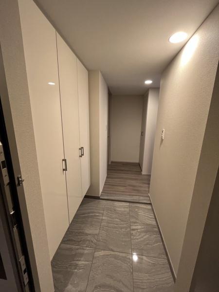 玄関　広々した玄関ホール