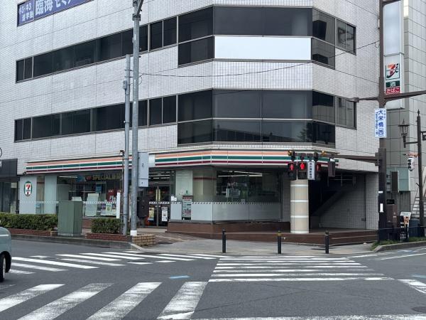 コンビニ　セブンイレブン（コンビニ）まで226m