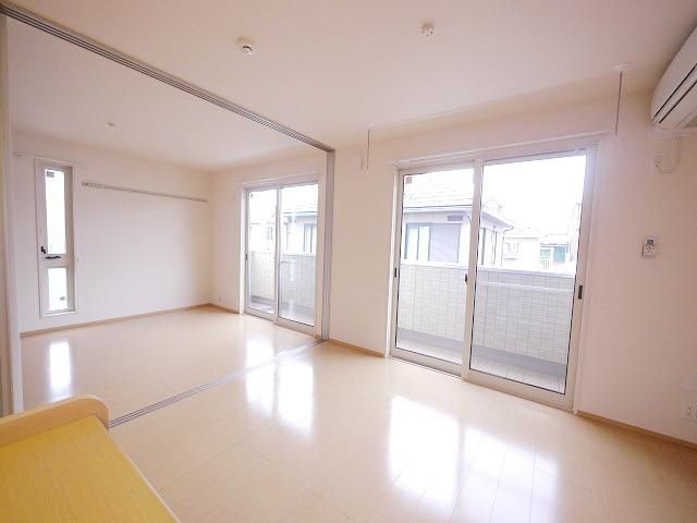 居室・リビング　★明るい空間です★