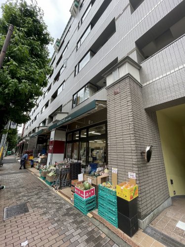 スーパー　マルシェ西麻布店（スーパー）まで304m