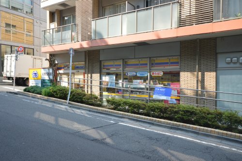 コンビニ　ミニストップ 南青山4丁目店（コンビニ）まで241m