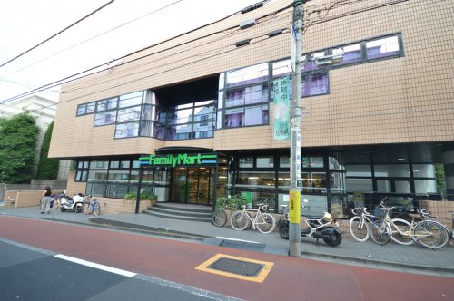 コンビニ　ファミリーマート 南青山四丁目店（コンビニ）まで450m