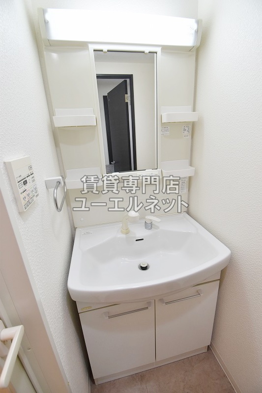 洗面設備　シャワー付洗面台