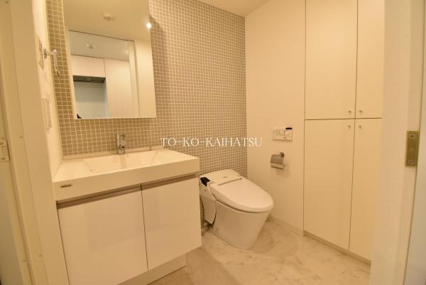 洗面設備　別部屋の参考写真です。現況有姿