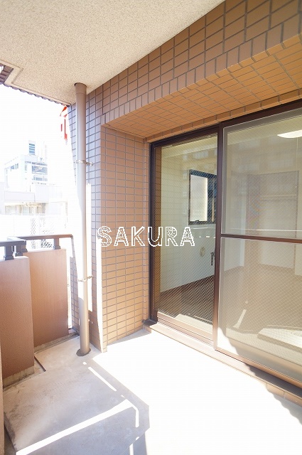 バルコニー　開放的で明るい空間を演出してくれるバルコニーです♪