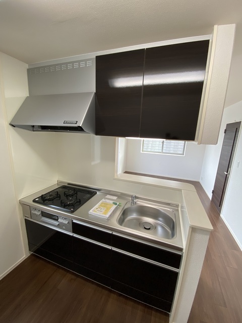 キッチン　３口コンロで料理もはかどります