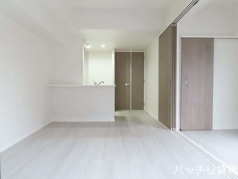 居室・リビング　別号室イメージの為、現況を優先致します。