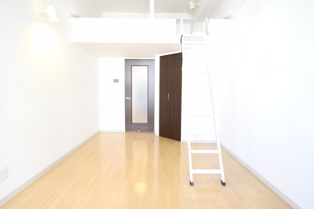 居室・リビング　同物件別号室の写真です。