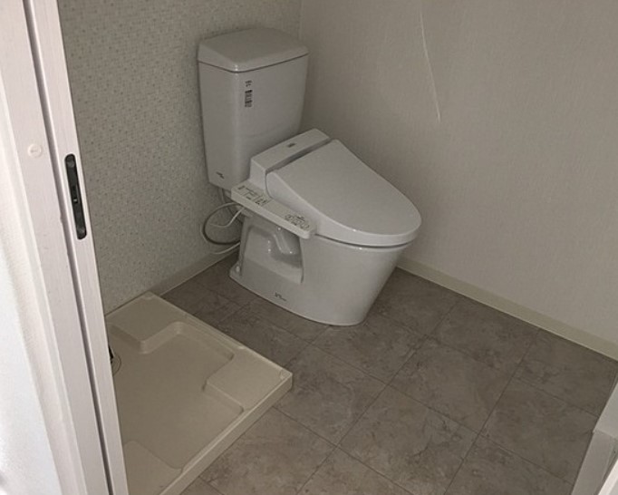 トイレ　別部屋参考写真となります