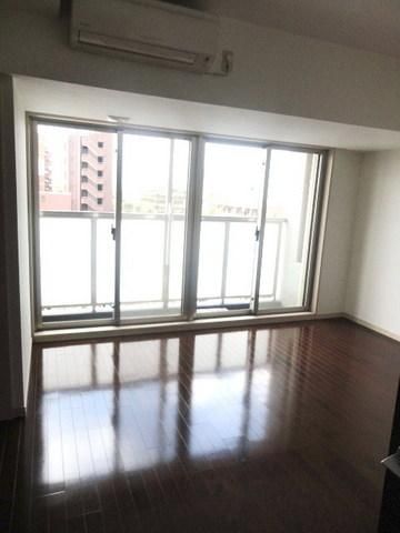 居室・リビング　★窓が大きくて明るいお部屋です★