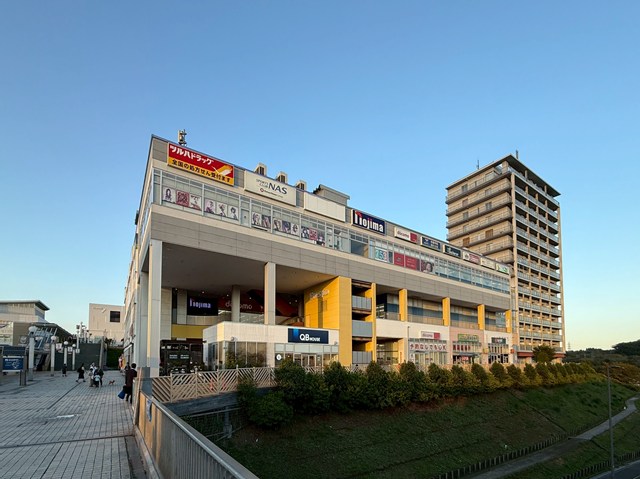 ショッピングセンター　フレスポ若葉台ＥＡＳＴ（ショッピングセンター）まで356m