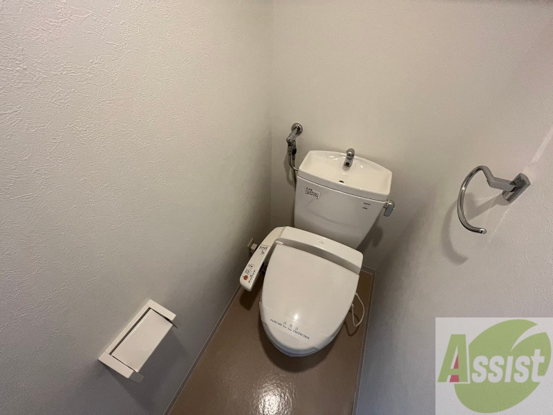 トイレ　ウォシュレット機能がついたトイレです。安心して使用できます。