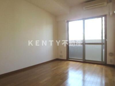 居室・リビング　こちらのリビングで趣味の時間をお楽しみください