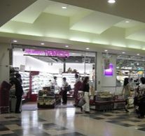 スーパー　成城石井（スーパー）まで621m