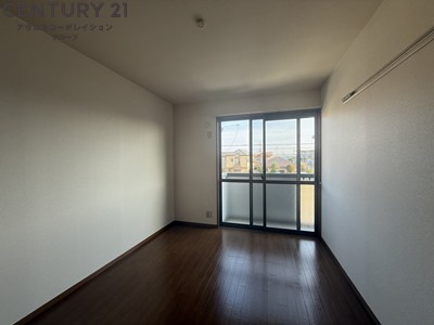 居室・リビング　16帖の広いリビングです♪