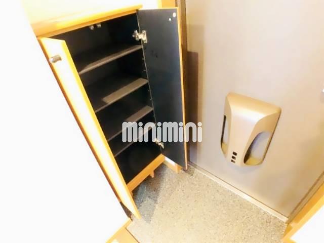 玄関　下駄箱付きの玄関です