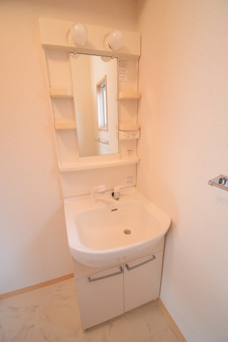 洗面設備　反転タイプの写真です