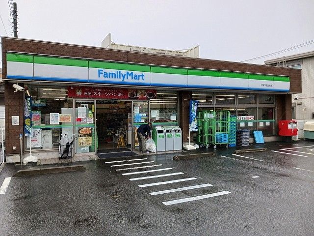 コンビニ　ファミリーマート戸塚下倉田町店（コンビニ）まで400m