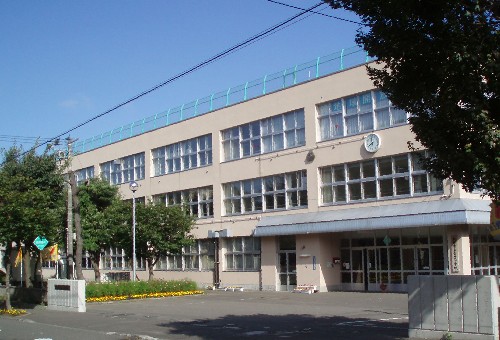小学校　札幌市立青葉小学校（小学校）まで902m