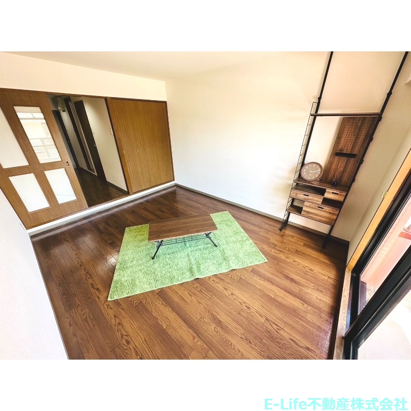 居室・リビング　※別部屋写真、現状優先