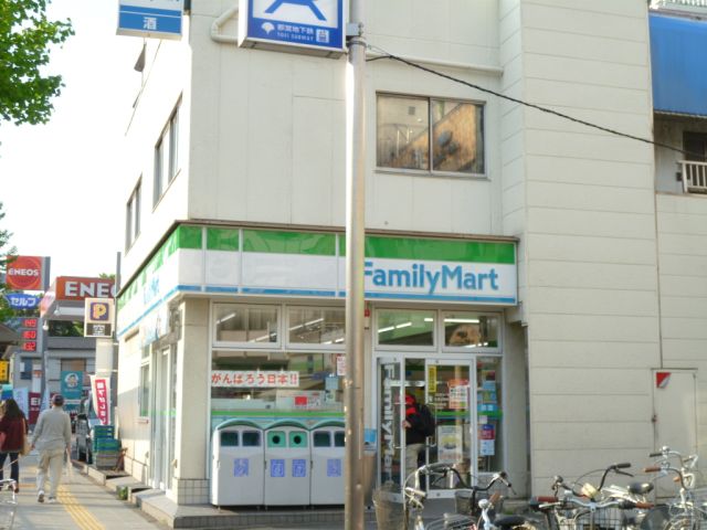 コンビニ　ファミリーマート（コンビニ）まで40m
