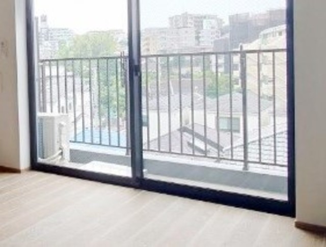 バルコニー　別部屋同仕様タイプ