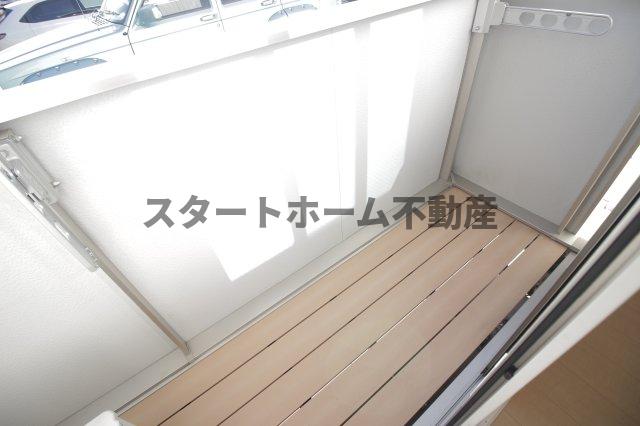 バルコニー　陽当たり良好なバルコニーです