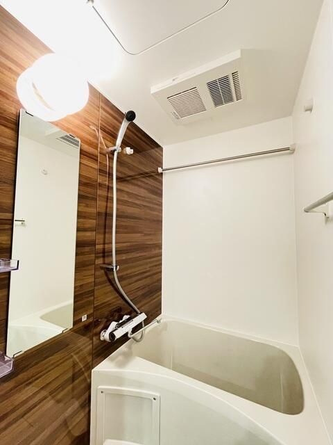 バス・シャワールーム　浴室には乾燥機が付いているので梅雨の時期でも安心です☆